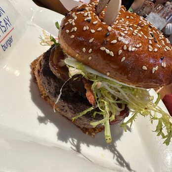 Gordon Ramsay Burger Las Vegas - Truffle Burger - Burgers Near Me - Las Vegas, Nevada Gordon Ramsay Burger Las Vegas - Truffle Burger - Burgers Near Me - Las Vegas, Nevada