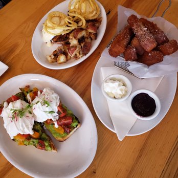 Brownstone - Brunch spread - Bars Near Me - Boston, Massachusetts Brownstone - Brunch spread - Bars Near Me - Boston, Massachusetts