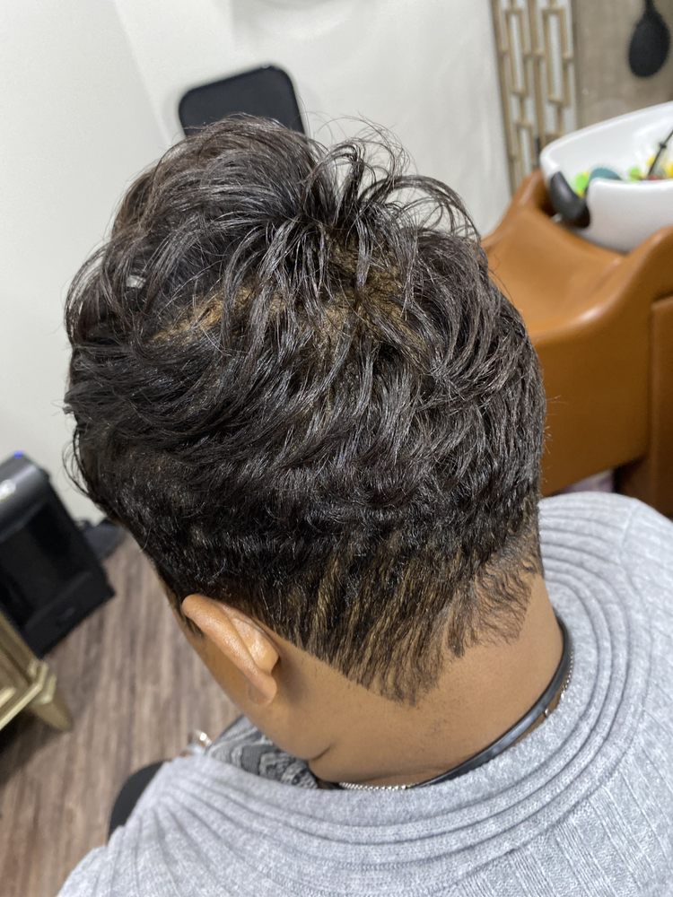 Hair Designs By Michelle Logo