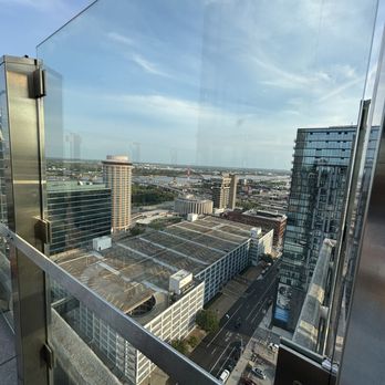 360 Rooftop Bar - Lounges Near Me - St. Louis, Missouri