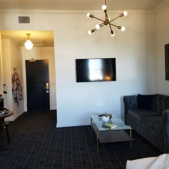 Atticus Hotel - Awkward arrangement for sofa / tv - 'right angle viewing' - Hotels Near Me - McMinnville, Oregon Atticus Hotel - Awkward arrangement for sofa / tv - 'right angle viewing' - Hotels Near Me - McMinnville, Oregon
