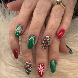 Christmas nails by Kim 2025 Christmas nails by Kim 2025