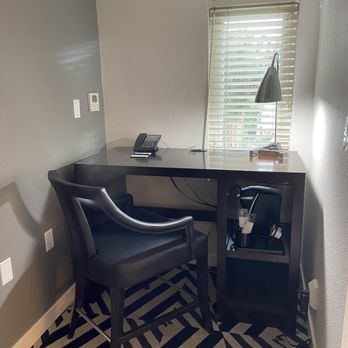 Chamberlain West Hollywood - Desk/office area with window - Hotels Near Me - West Hollywood, California Chamberlain West Hollywood - Desk/office area with window - Hotels Near Me - West Hollywood, California