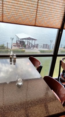 Paradise Lake Front Restaurant & Lounge
