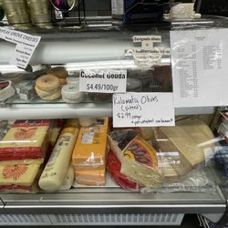 Il Vecchio Delicatessen - Cheeses