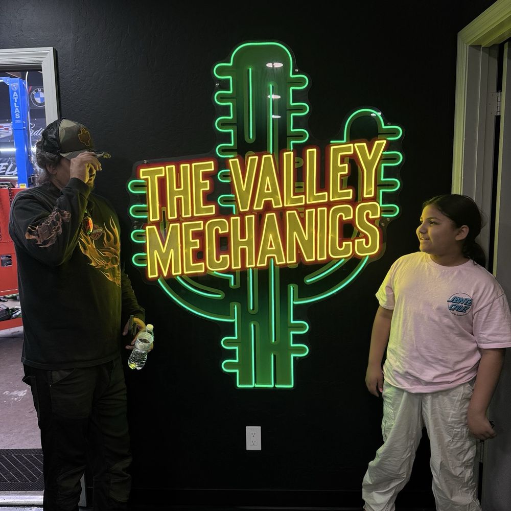 The Valley Mechanics - Inside office nice cool and drinks - Auto Repair Near Me - Phoenix, Arizona The Valley Mechanics - Inside office nice cool and drinks - Auto Repair Near Me - Phoenix, Arizona