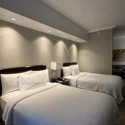 SpringHill Suites - Dulles Airport - 2 double bed rooms