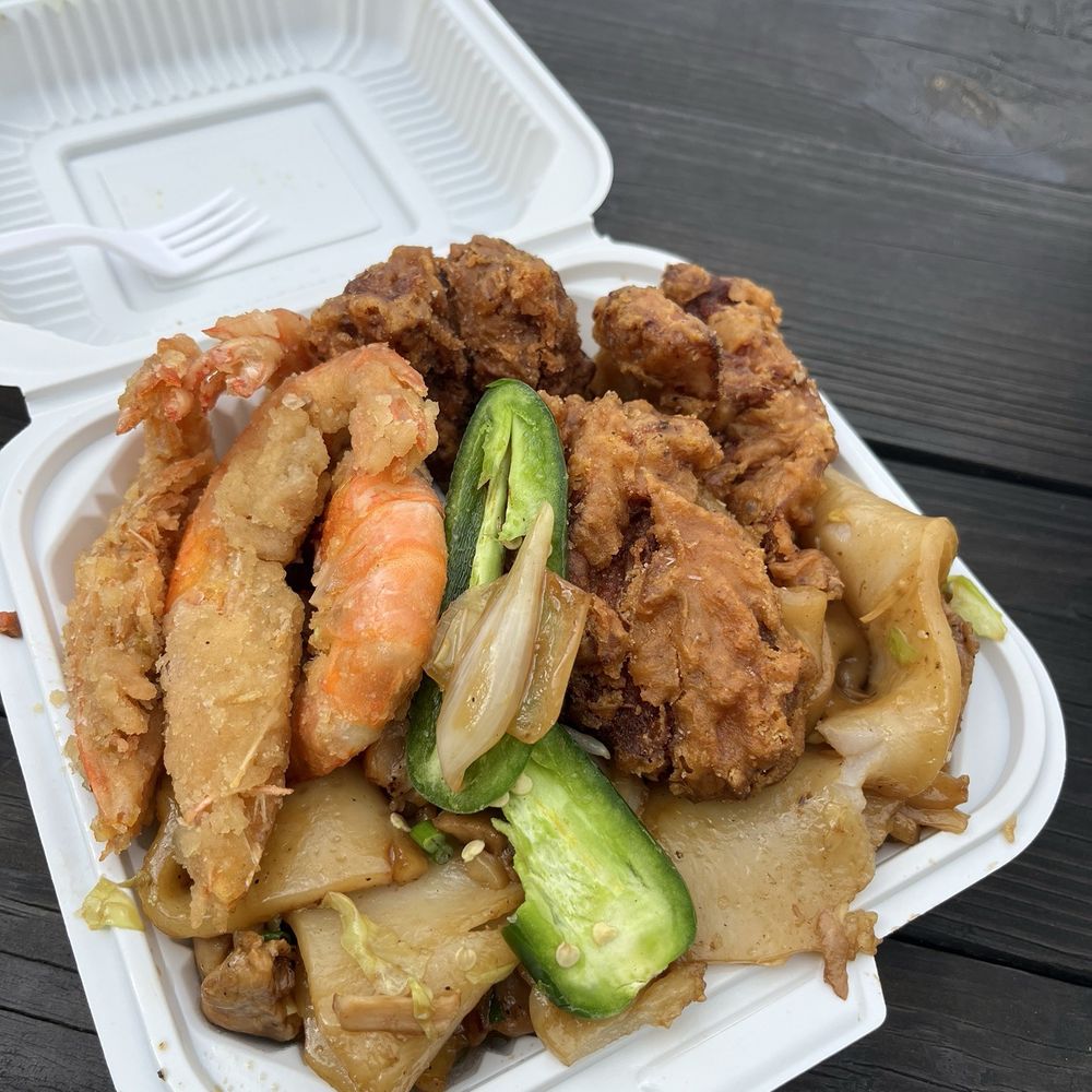 Combo box with chow fun, salt and pepper chicken, and salt and pepper shrimp Combo box with chow fun, salt and pepper chicken, and salt and pepper shrimp