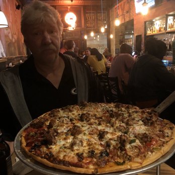 Fixture Pizza Pub - Awesome pizza - Pizza Near Me - Milwaukee, Wisconsin