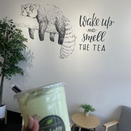 Avocado smoothie with mango popping boba