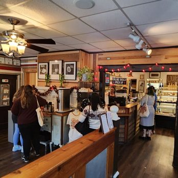 Foxy Loxy Cafe - customers at the counter - Cafes Near Me - Savannah, Georgia
