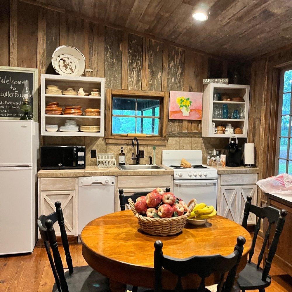 Coulter Farmstead - The beautiful rustic kitchen. - Bed & Breakfast Near Me - Washington, Arkansas