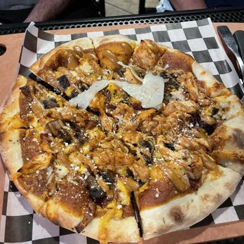 Bricktown Brewery - Yard bird pizza - Brewpubs Near Me - Branson, Missouri