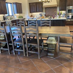 Demejico - Dining table and chairs