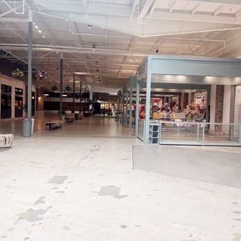 Flagstaff Mall - The empty hallway going towards JCPenney and through the hallway Little shop that have cute things. - Shopping Centers Near Me - Flagstaff, Arizona Flagstaff Mall - The empty hallway going towards JCPenney and through the hallway Little shop that have cute things. - Shopping Centers Near Me - Flagstaff, Arizona