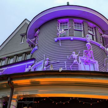 Ditmas Park Halloween House - October 30 2021. - Local Flavor Near Me - Brooklyn, New York Ditmas Park Halloween House - October 30 2021. - Local Flavor Near Me - Brooklyn, New York