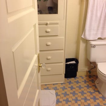 Hotel Mac Rae - Horrible "drawer" space in the bathroom - Hotels Near Me - Avalon, California Hotel Mac Rae - Horrible "drawer" space in the bathroom - Hotels Near Me - Avalon, California