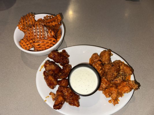 Pluckers Wing Bar by null