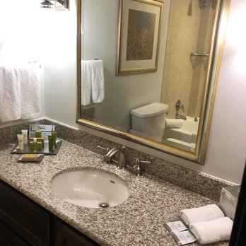 Hilton Waco - Hotels Near Me - Waco, Texas