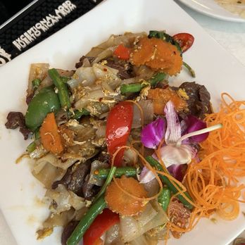 Baylee Cuisine & Bar - Drunken Noodles - Thai Near Me - Johnston, Rhode Island Baylee Cuisine & Bar - Drunken Noodles - Thai Near Me - Johnston, Rhode Island