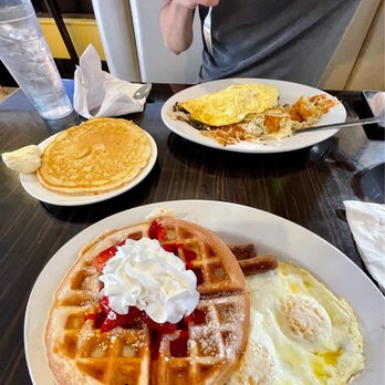 Tommy's Cafe - Veggitarian omelette and strawberry waffles. - Cafes Near Me - Stockton, California