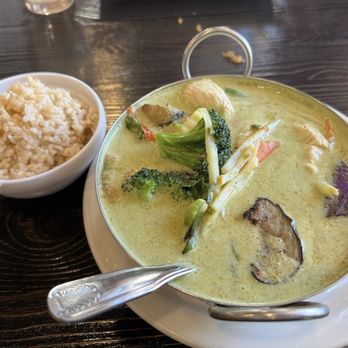 Thai Basil Signature - Green Curry Plate - Thai Near Me - Phoenix, Arizona Thai Basil Signature - Green Curry Plate - Thai Near Me - Phoenix, Arizona