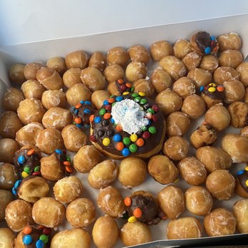 Glaze Donuts AZ - 4 year old birthday hole platter for my sons classroom birthday party - Coffee & Tea Near Me - Cave Creek, Arizona
