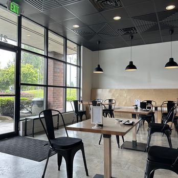 Sushi & Bowls - Interior - Sushi Bars Near Me - Kirkland, Washington