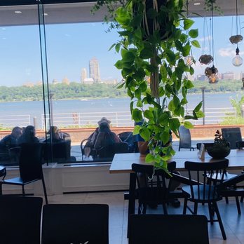ÜMACHA - Water views inside and out - Bubble Tea Near Me - Edgewater, New Jersey
