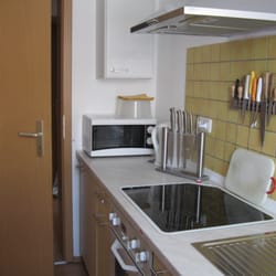 Ferienwohnung Matthes - Küche: AEG-Ceranfeld-Herd u. Mikrowelle