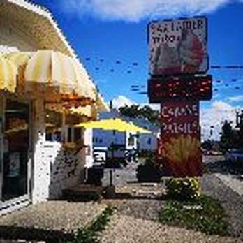 Bar laitier Mistouk - the outside of a restaurant - Ice Cream & Frozen Yogurt Near Me - Alma, Quebec