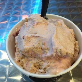 Cold Stone Creamery - Strawberry ice cream with fresh strawberries and graham crackers. - Ice Cream & Frozen Yogurt Near Me - Sherman Oaks, California