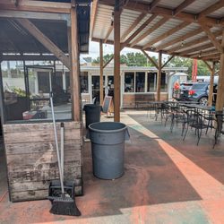 Smokin’ Jim's House of Bar-B-Q - Restaurant entrance