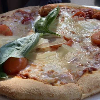 Trattoria Amici - Margarita pizza - Italian Near Me - Glendale, California Trattoria Amici - Margarita pizza - Italian Near Me - Glendale, California
