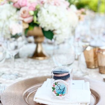Macarons By Agatha - Wedding favors with gold design on navy blue and blush macarons - Macarons Near Me