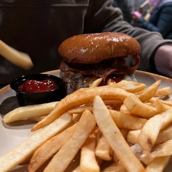 Curio Bistro - BBQ Curio Burger - Cajun/Creole Near Me - New Orleans, Louisiana