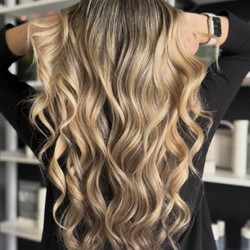Salon Kandalucci