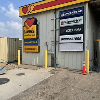Love's Travel Stop - the front of the store - Parking Near Me - Clovis, New Mexico