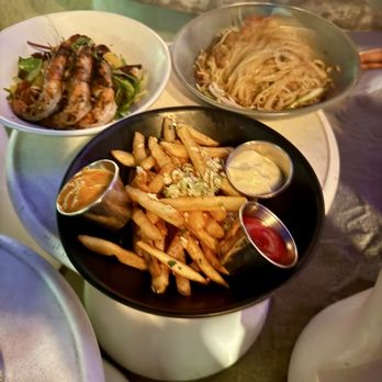 Hideout - Bars Near Me - Honolulu, Hawaii