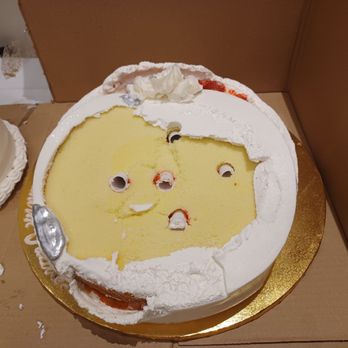 Calumet Bakery - This is why the cake slid - Bakeries Near Me - Lansing, Illinois