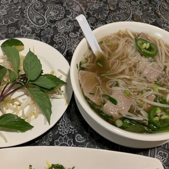 Le's Pho - Beef Soup (pho) - Vietnamese Near Me - Cedarburg, Wisconsin Le's Pho - Beef Soup (pho) - Vietnamese Near Me - Cedarburg, Wisconsin