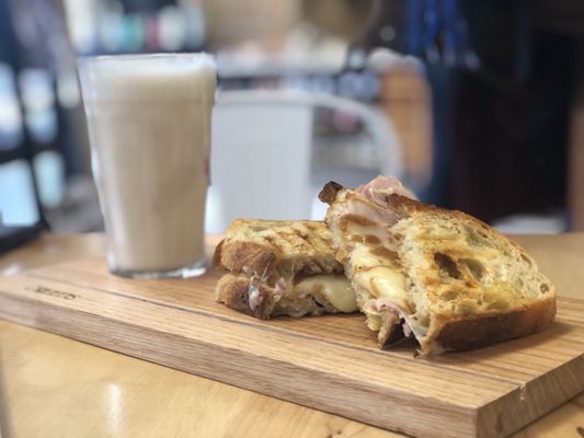 Creeds Coffee Bar by null