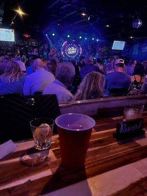 Two Tones Dueling Piano Bar by null