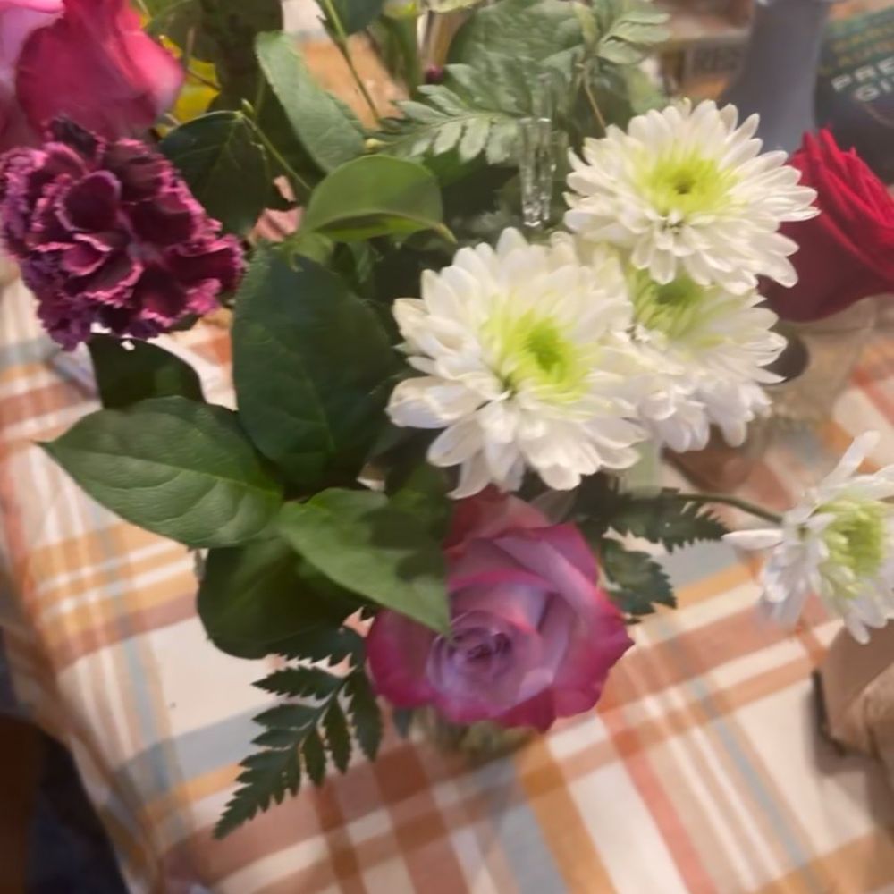 Floreria Mexico - This is the garbage they sent my friend. - Florists Near Me - Huntington Park, California Floreria Mexico - This is the garbage they sent my friend. - Florists Near Me - Huntington Park, California