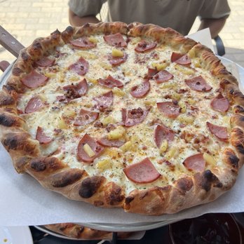 Pizza On the Run - Hawaiian Pizza - Italian Near Me - Keystone, Colorado