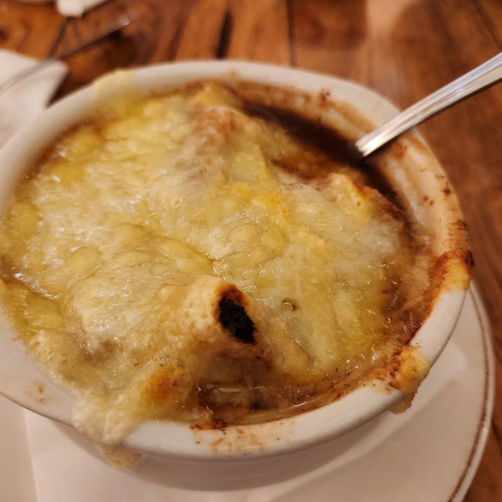 Wind & Waves Grill - French Onion Soup. I'd get this again! - Cocktail Bars Near Me - Vero Beach, Florida Wind & Waves Grill - French Onion Soup. I'd get this again! - Cocktail Bars Near Me - Vero Beach, Florida