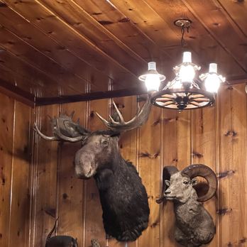 The Mohawk - Bighorn and moose head - Bars Near Me - Crescent, Oregon