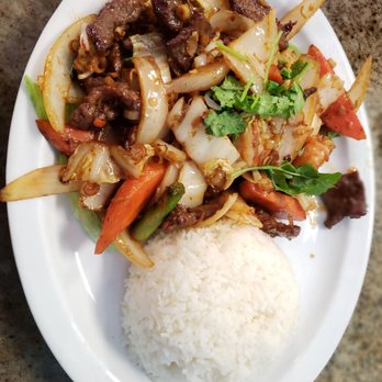 Pho Crystal - Lemongrass beef and shrimp. Only 2 pieces of shrimp :( - Vietnamese Near Me - Fairview, Texas