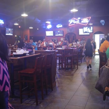 Wing Daddy's - 3 empty tables - Chicken Wings Near Me - San Antonio, Texas