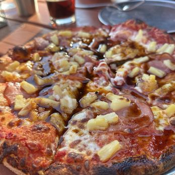 Glenshire Pizza - Bbq pineapple Hawaiian pizza - Pizza Near Me - Truckee, California Glenshire Pizza - Bbq pineapple Hawaiian pizza - Pizza Near Me - Truckee, California